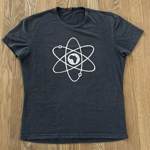 Africa Joe T-Shirt sz Large Men’s Carbon Atom Print Dark Gray Short Sleeve Warm